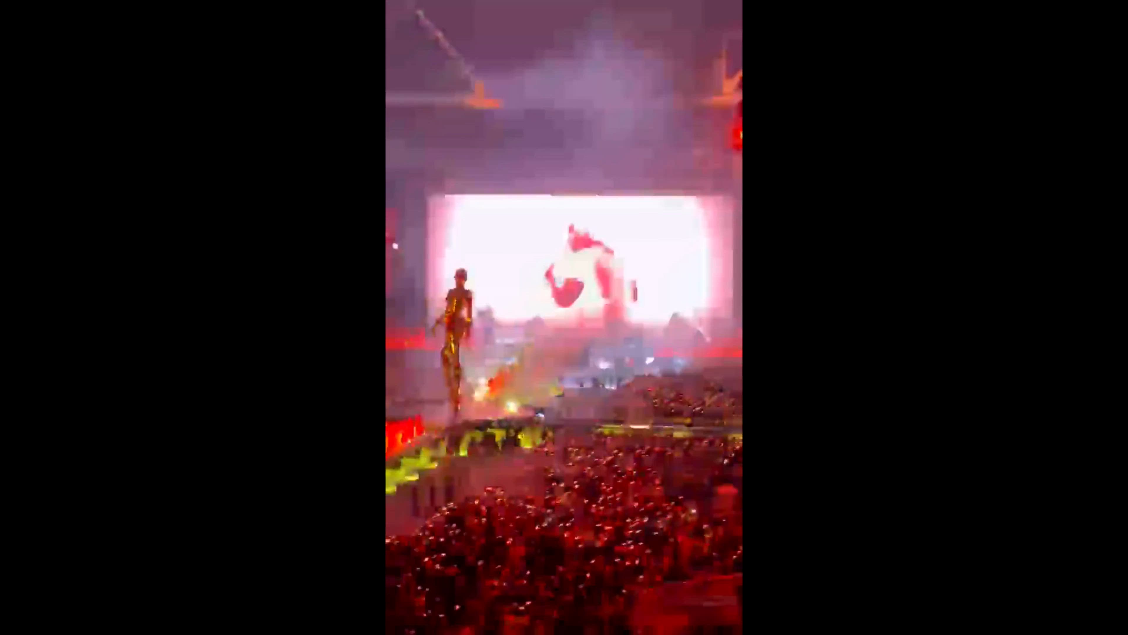 The Weeknd took advantage of this concert run to successfully secure a meeting with his idol Donnie Yen, excitedly sharing a photo of the two together.